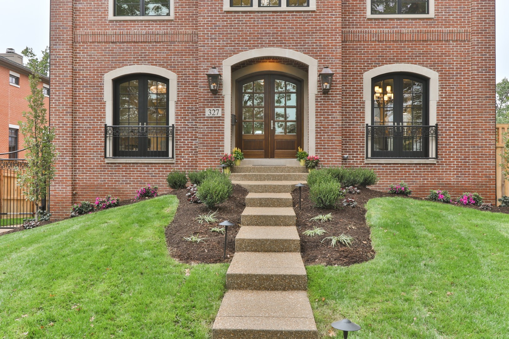327 N Forsythe 023
