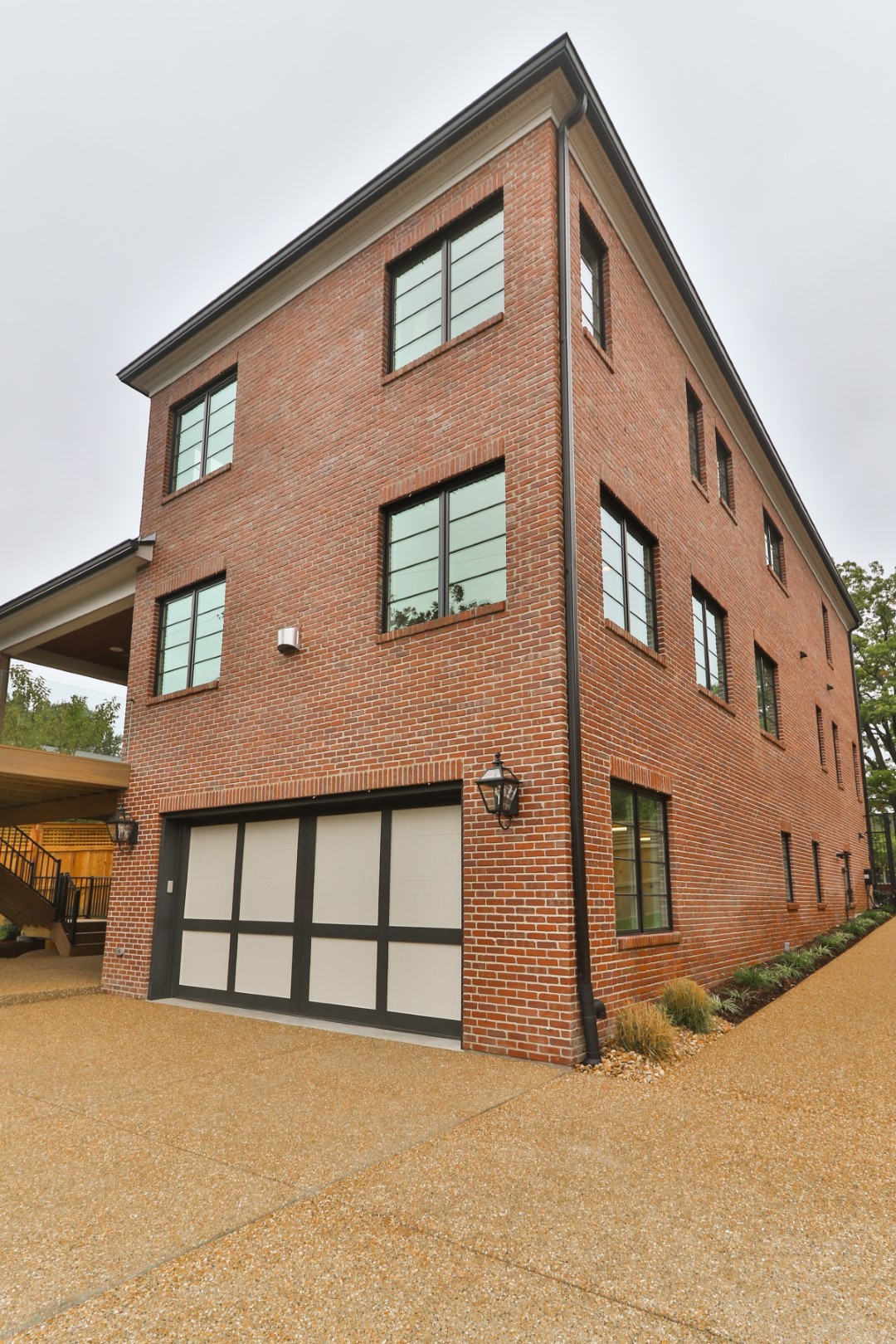 327 N Forsythe 290
